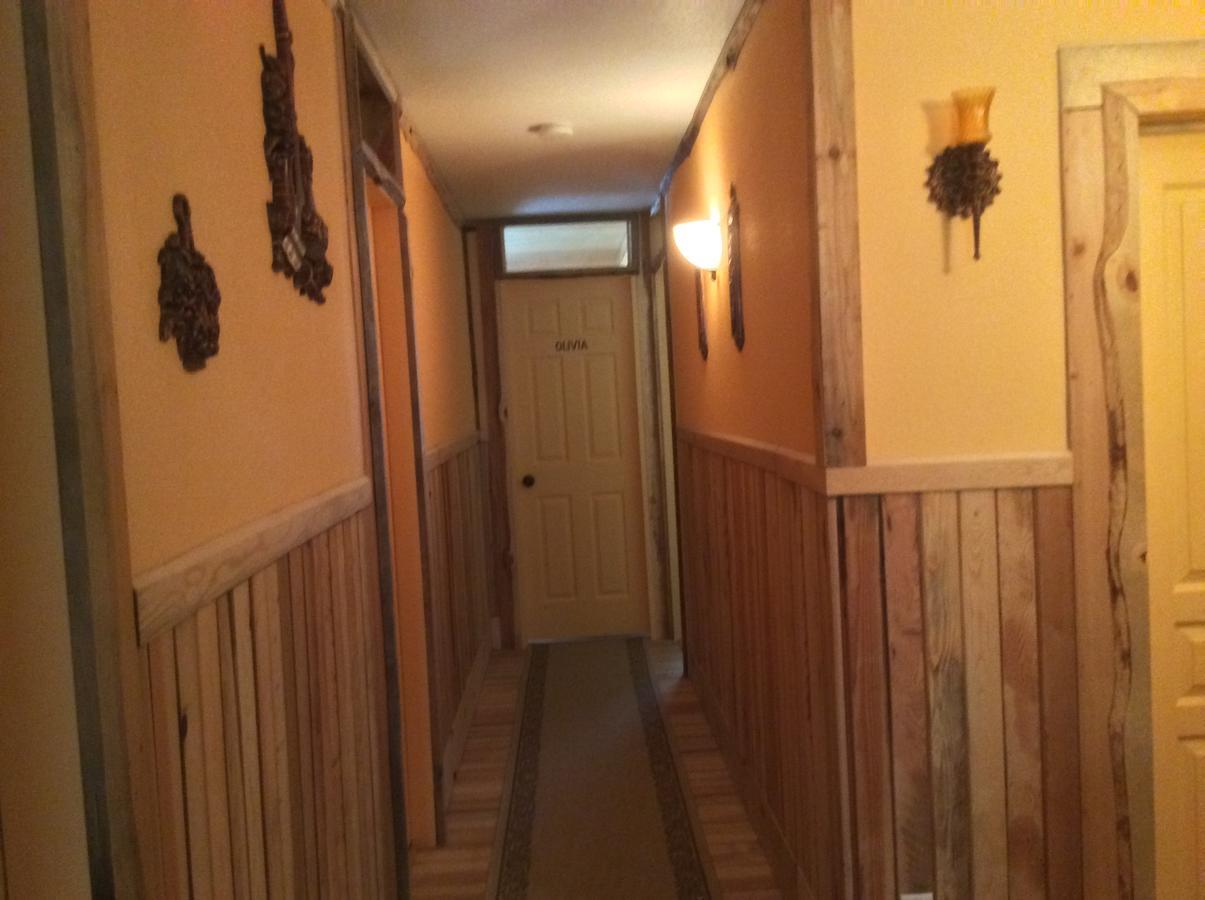 Hotel Midway Екстериор снимка