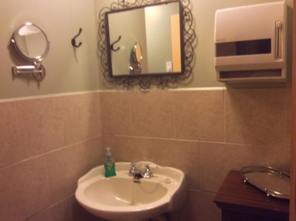 Hotel Midway Стая снимка